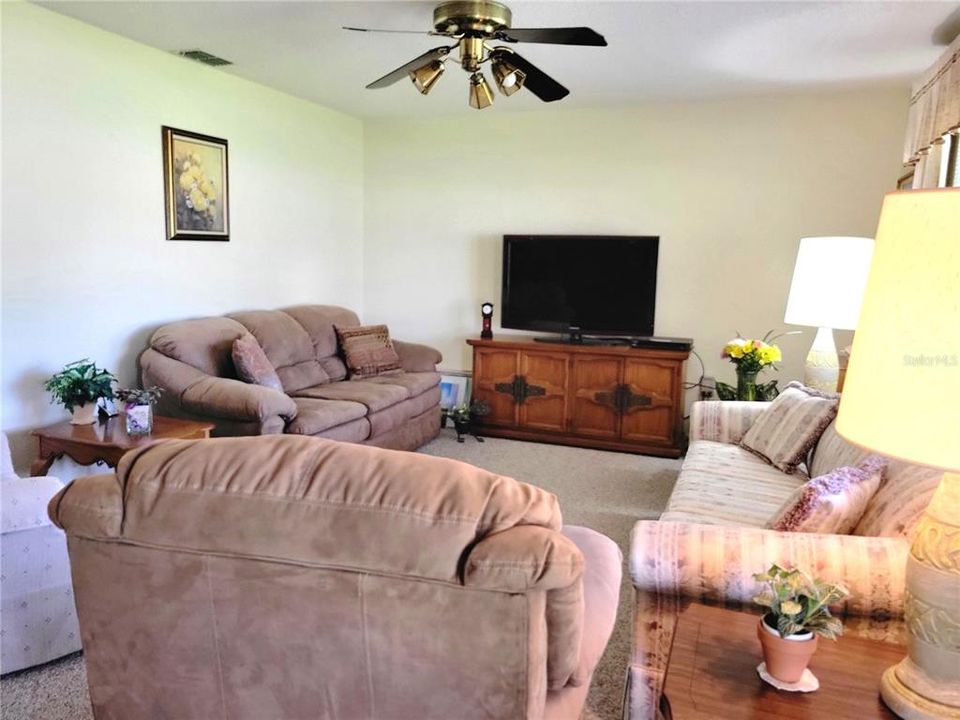 For Sale: $189,000 (2 beds, 2 baths, 1312 Square Feet)