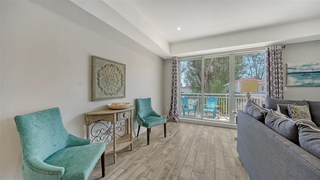 Active With Contract: $1,075,000 (3 beds, 3 baths, 1632 Square Feet)