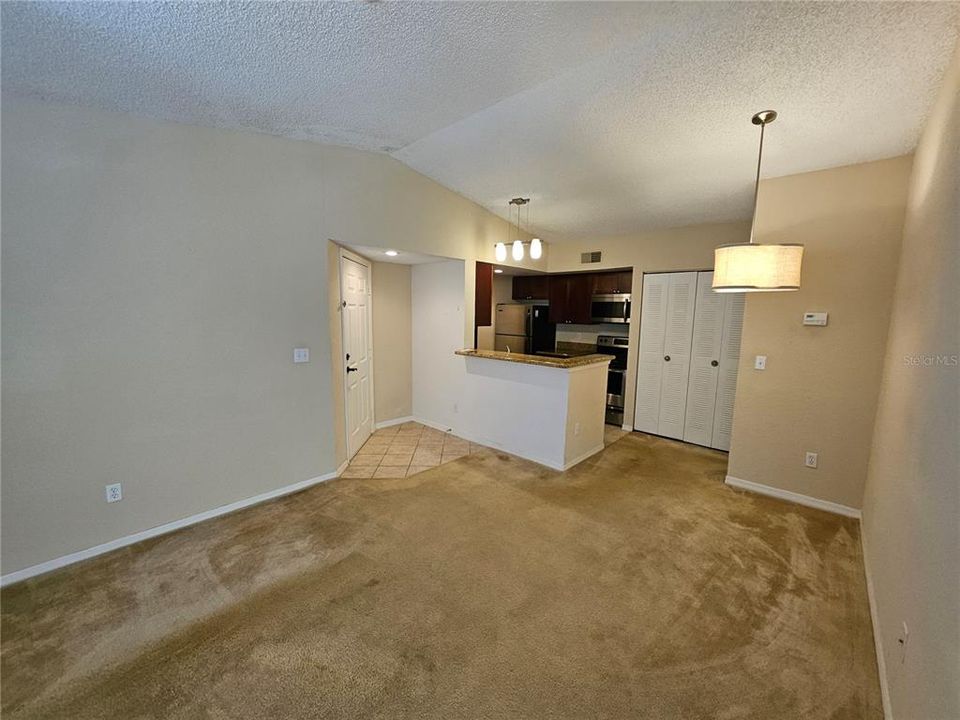 Recently Rented: $1,295 (1 beds, 1 baths, 597 Square Feet)