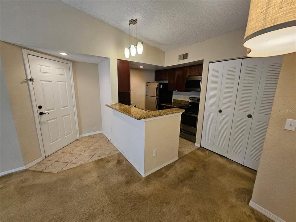 Recently Rented: $1,295 (1 beds, 1 baths, 597 Square Feet)