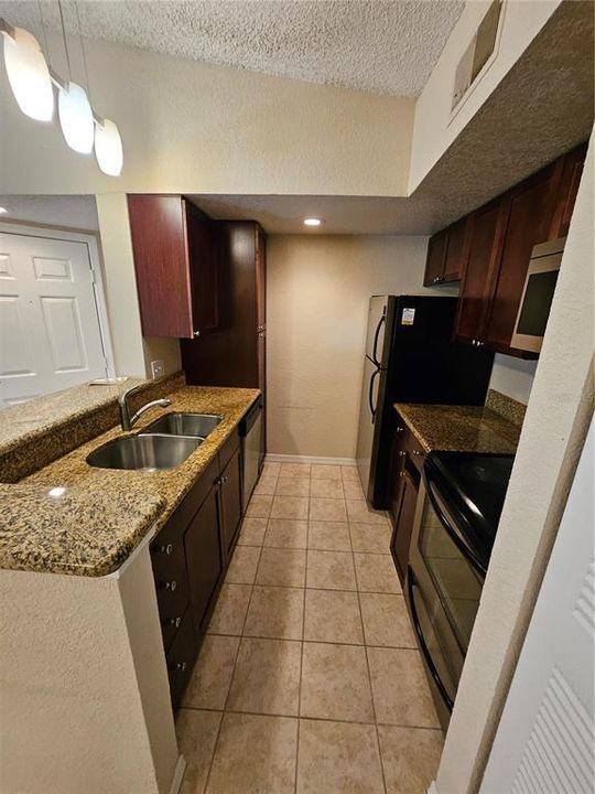 Recently Rented: $1,295 (1 beds, 1 baths, 597 Square Feet)