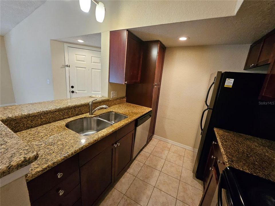 Recently Rented: $1,295 (1 beds, 1 baths, 597 Square Feet)