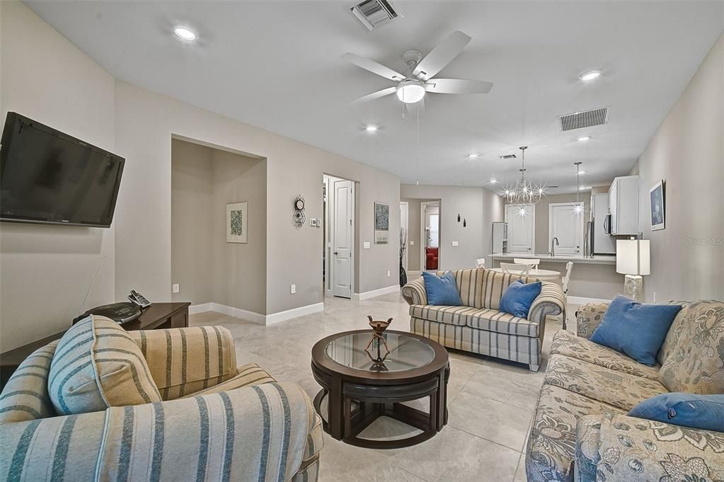 Active With Contract: $429,900 (2 beds, 2 baths, 1458 Square Feet)