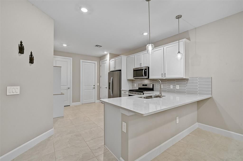 Active With Contract: $429,900 (2 beds, 2 baths, 1458 Square Feet)