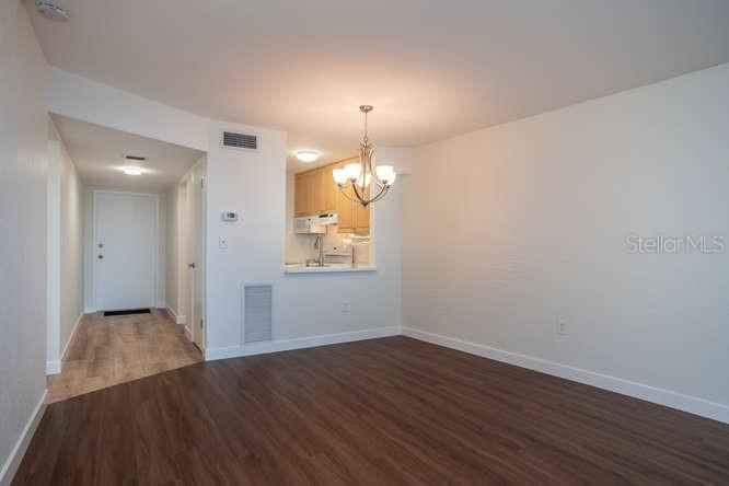 For Rent: $2,800 (2 beds, 2 baths, 910 Square Feet)