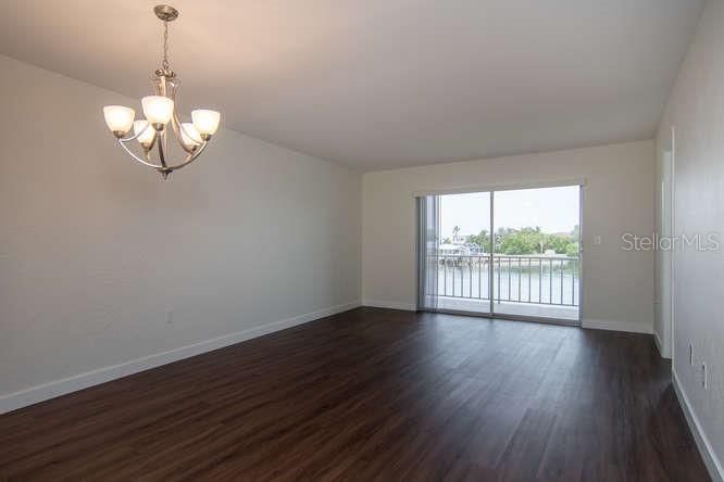 For Rent: $2,800 (2 beds, 2 baths, 910 Square Feet)