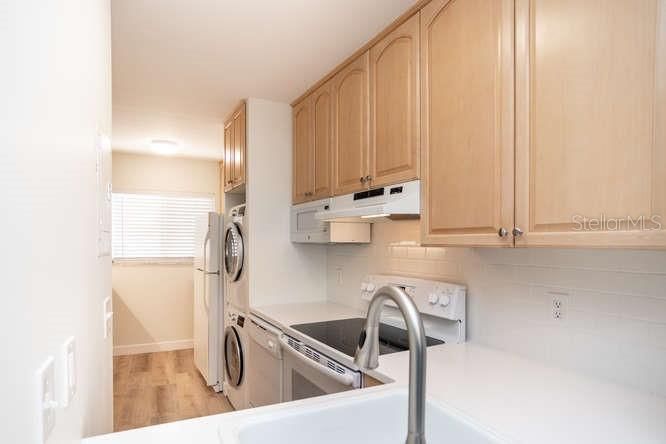 For Rent: $2,800 (2 beds, 2 baths, 910 Square Feet)