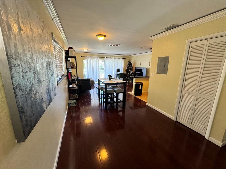 For Sale: $194,500 (1 beds, 1 baths, 635 Square Feet)