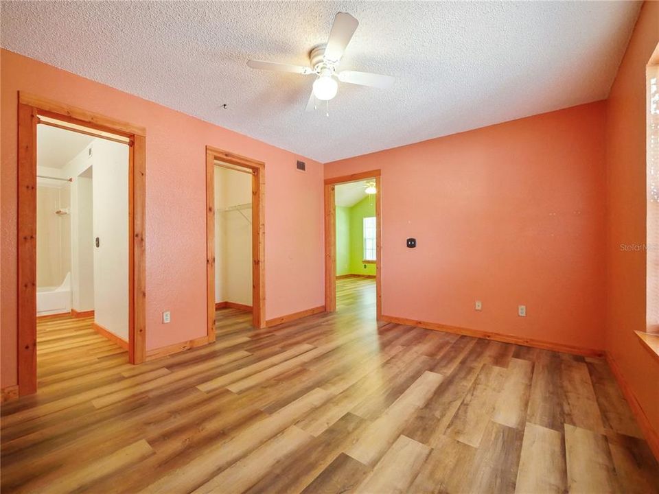 For Sale: $200,000 (2 beds, 2 baths, 934 Square Feet)