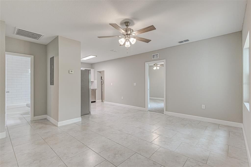 Active With Contract: $239,950 (3 beds, 1 baths, 1051 Square Feet)