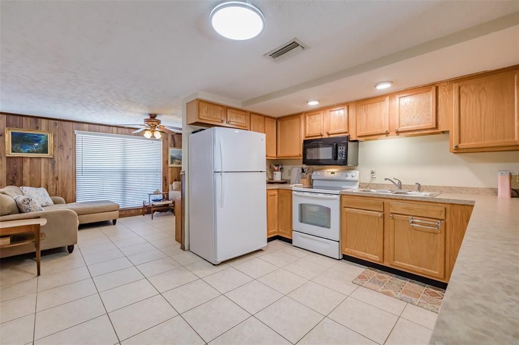 For Sale: $259,800 (3 beds, 2 baths, 1490 Square Feet)