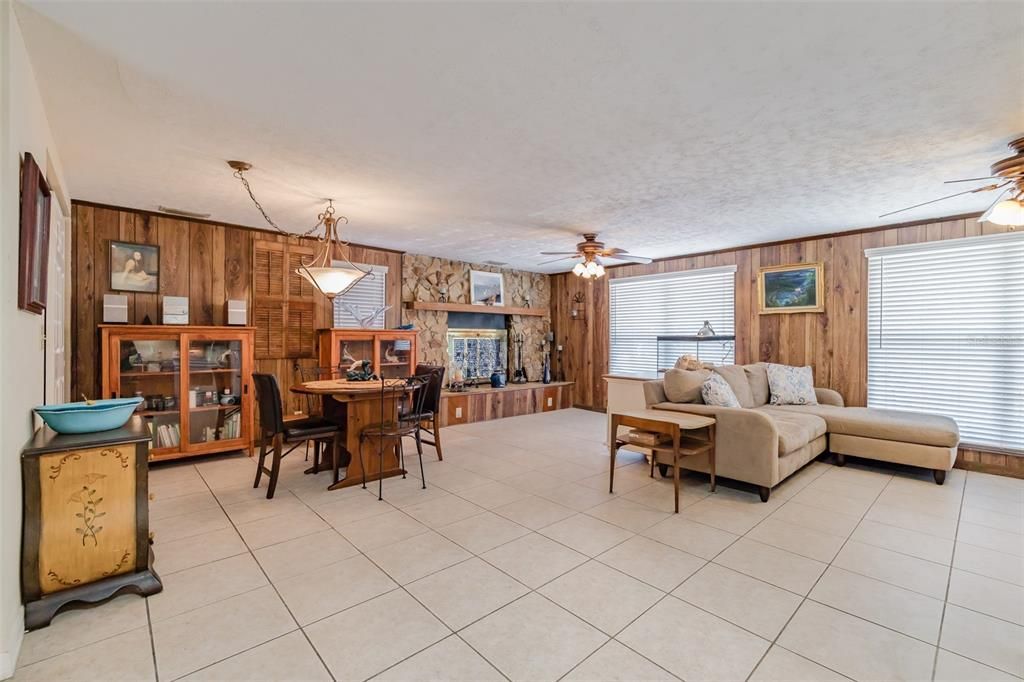 For Sale: $259,800 (3 beds, 2 baths, 1490 Square Feet)