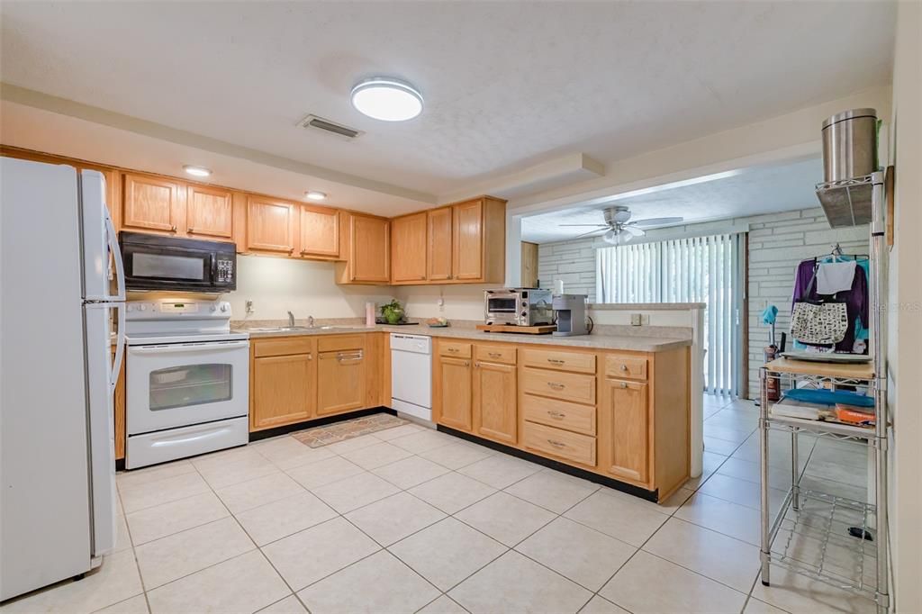 For Sale: $259,800 (3 beds, 2 baths, 1490 Square Feet)