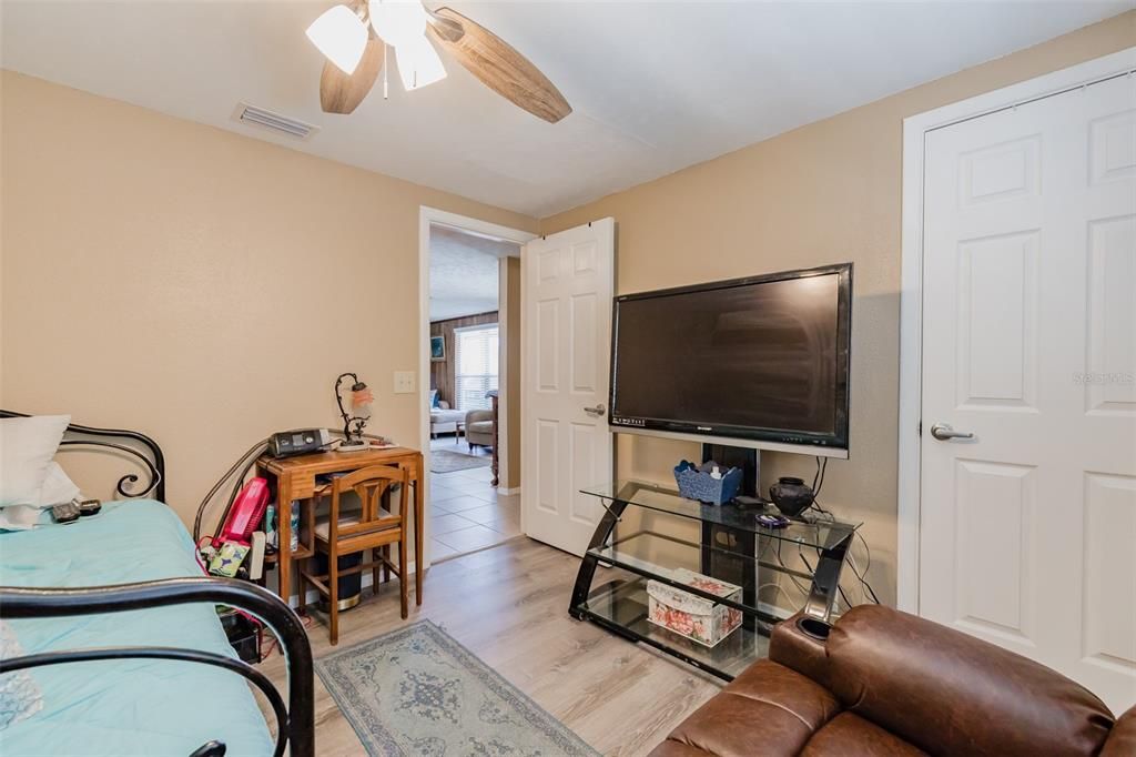 For Sale: $259,800 (3 beds, 2 baths, 1490 Square Feet)