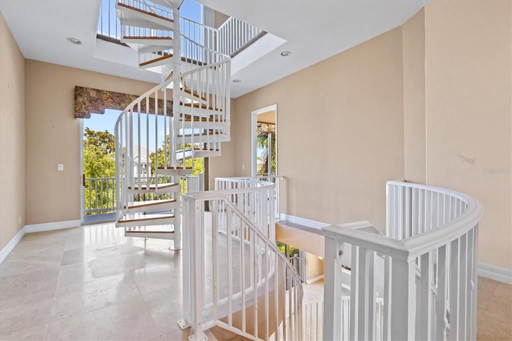 Active With Contract: $1,595,000 (3 beds, 4 baths, 4314 Square Feet)