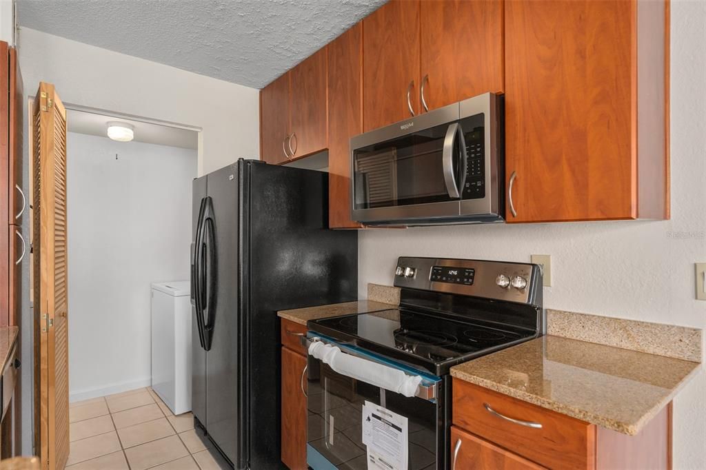 For Rent: $1,800 (2 beds, 2 baths, 971 Square Feet)