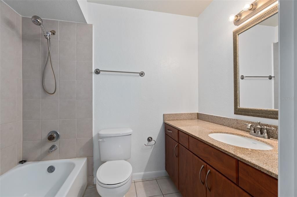 For Rent: $1,800 (2 beds, 2 baths, 971 Square Feet)