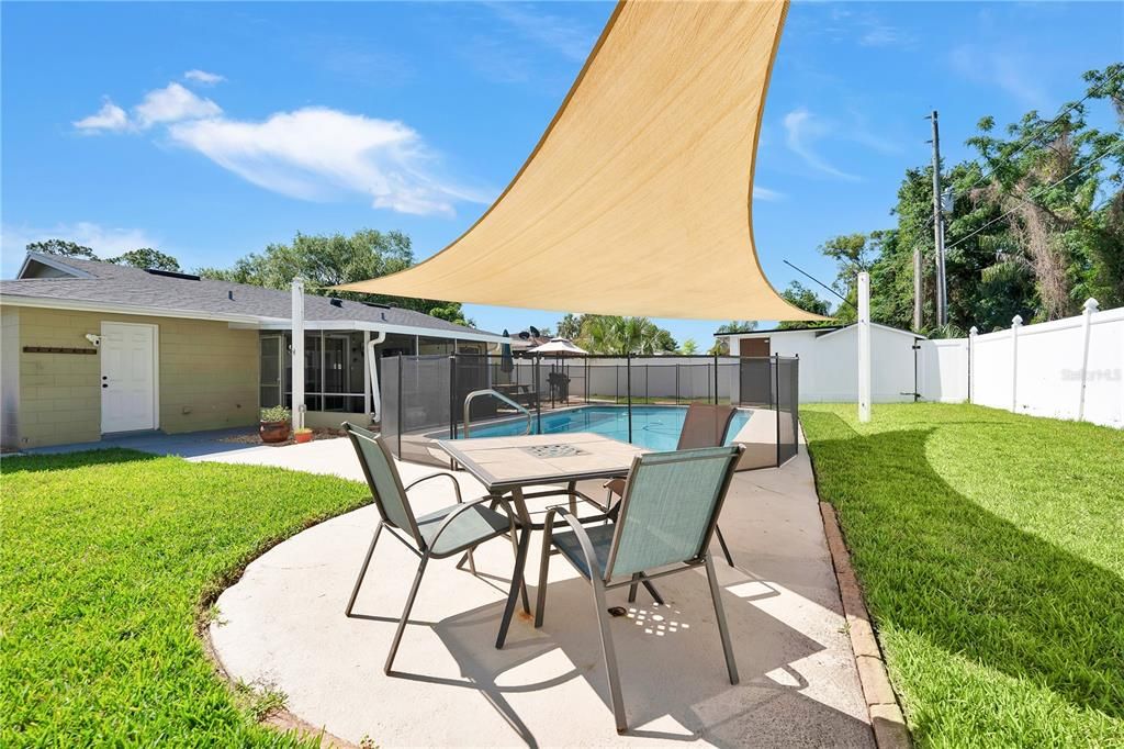 Active With Contract: $384,900 (3 beds, 2 baths, 1461 Square Feet)