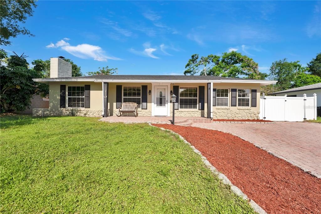 Active With Contract: $384,900 (3 beds, 2 baths, 1461 Square Feet)