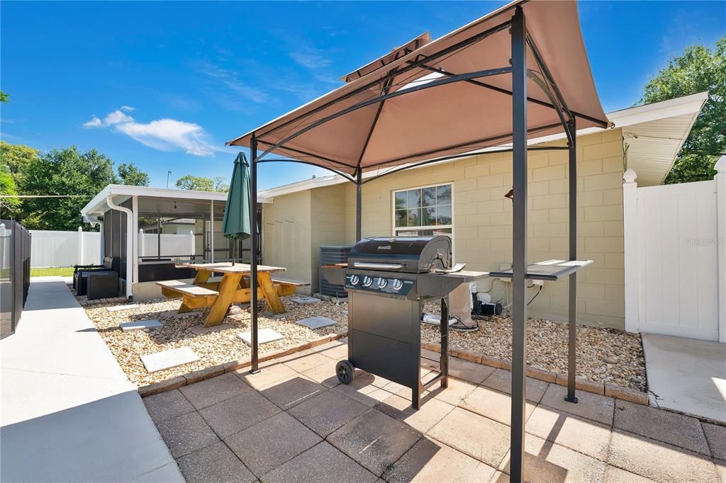 Active With Contract: $384,900 (3 beds, 2 baths, 1461 Square Feet)