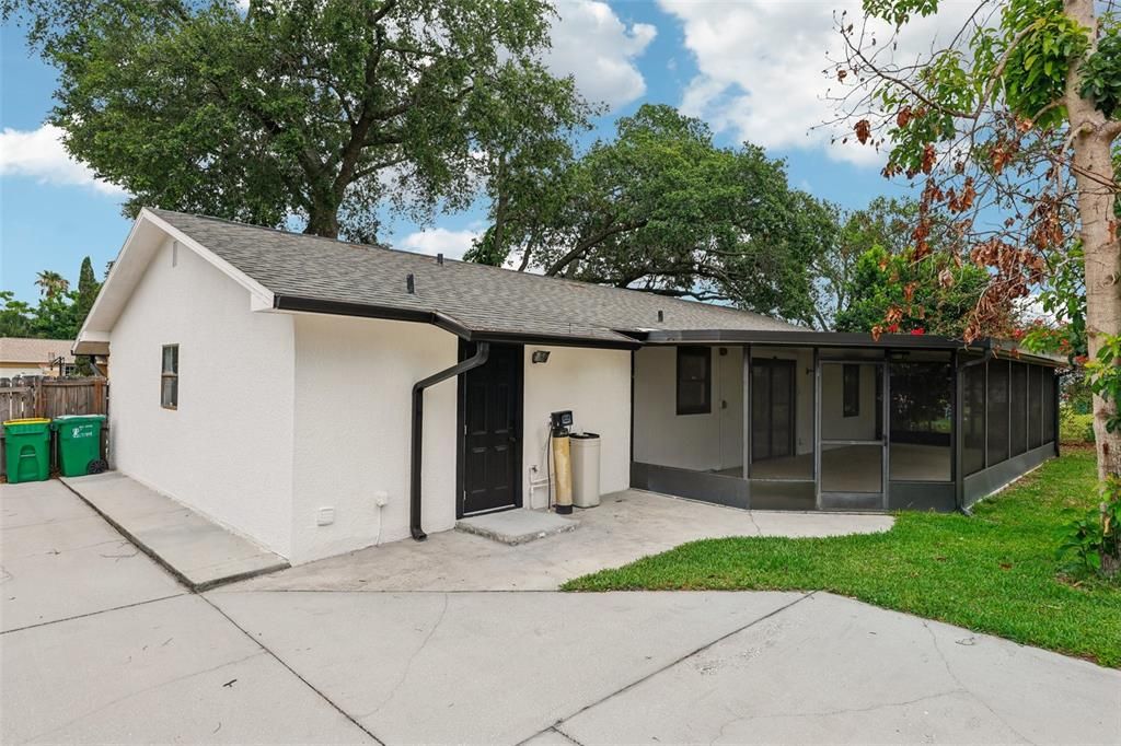 Active With Contract: $299,900 (3 beds, 2 baths, 1176 Square Feet)