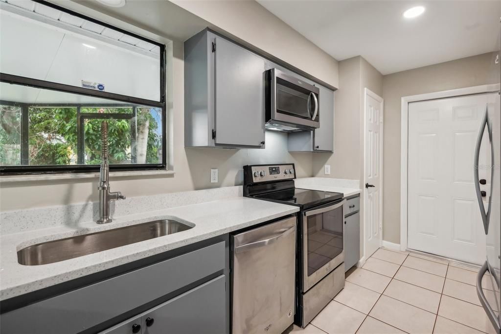 Active With Contract: $299,900 (3 beds, 2 baths, 1176 Square Feet)