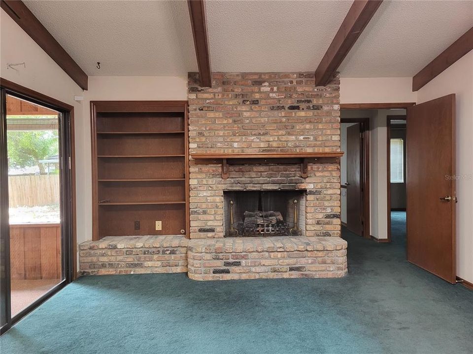 Brick Fireplace/Propane