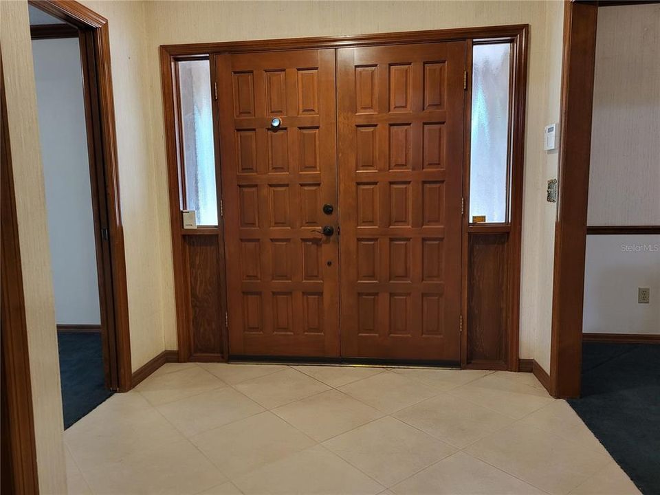 Double Door/Foyer