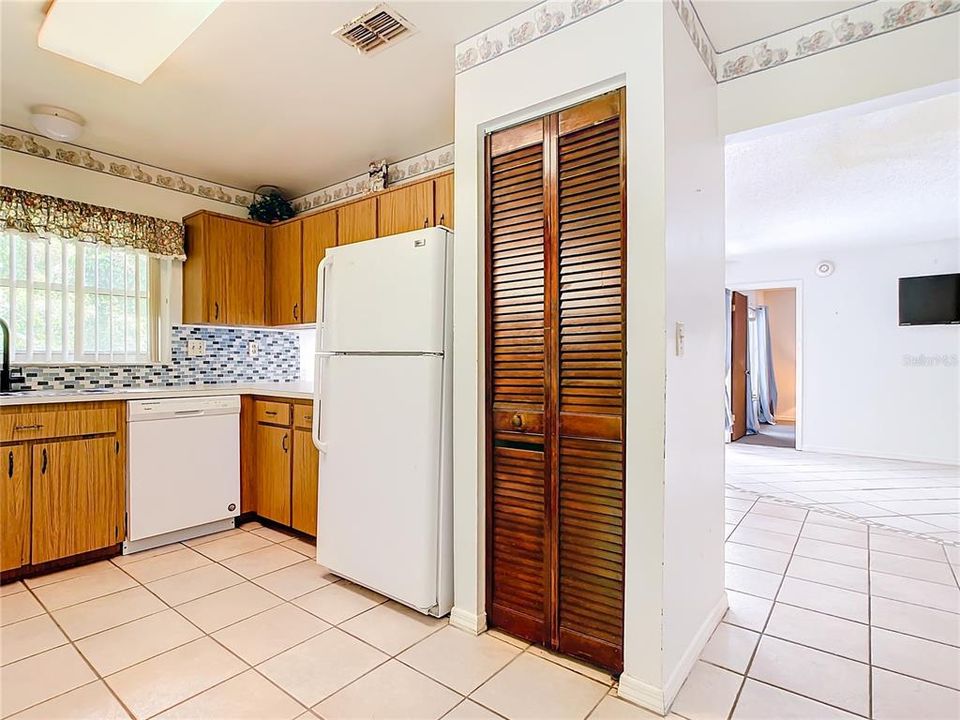 For Sale: $195,000 (2 beds, 2 baths, 1038 Square Feet)