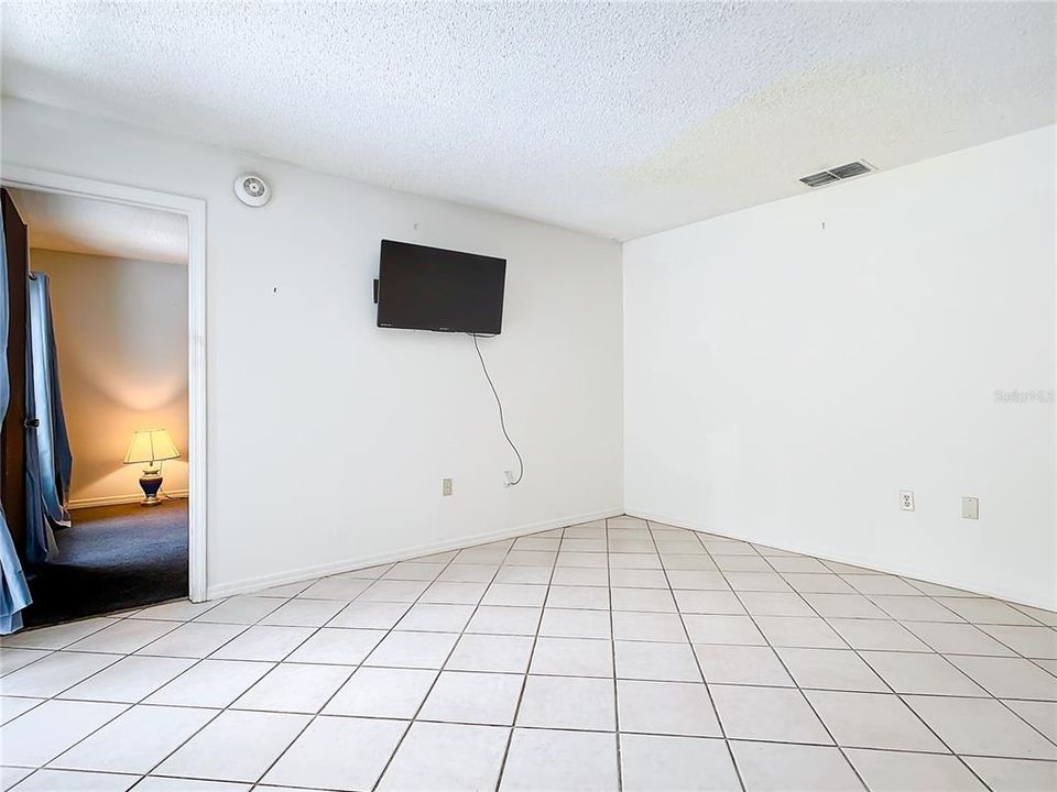 For Sale: $195,000 (2 beds, 2 baths, 1038 Square Feet)