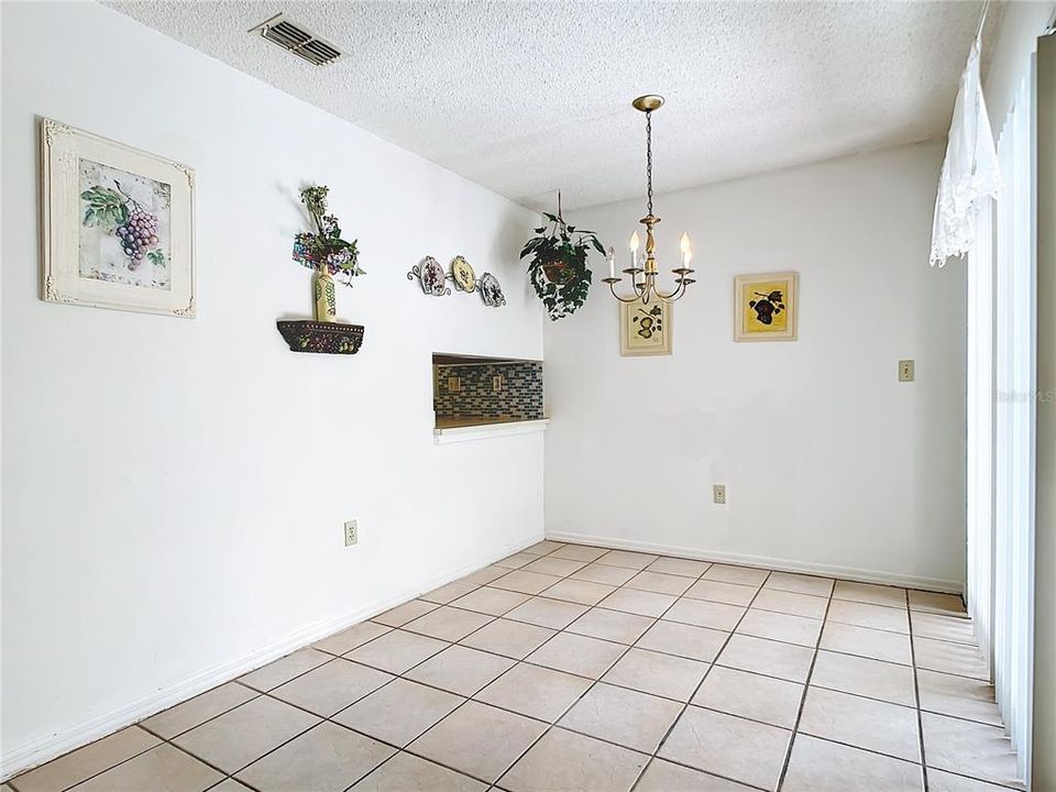 For Sale: $195,000 (2 beds, 2 baths, 1038 Square Feet)