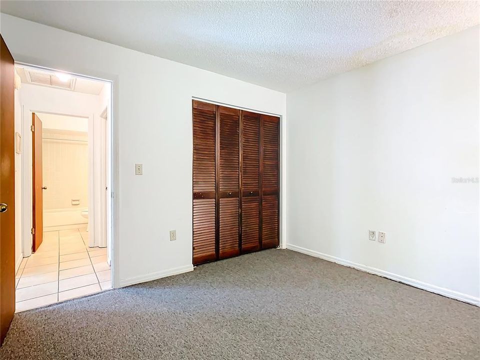 For Sale: $195,000 (2 beds, 2 baths, 1038 Square Feet)