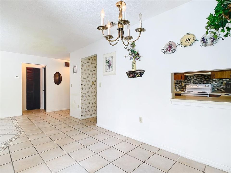 For Sale: $195,000 (2 beds, 2 baths, 1038 Square Feet)