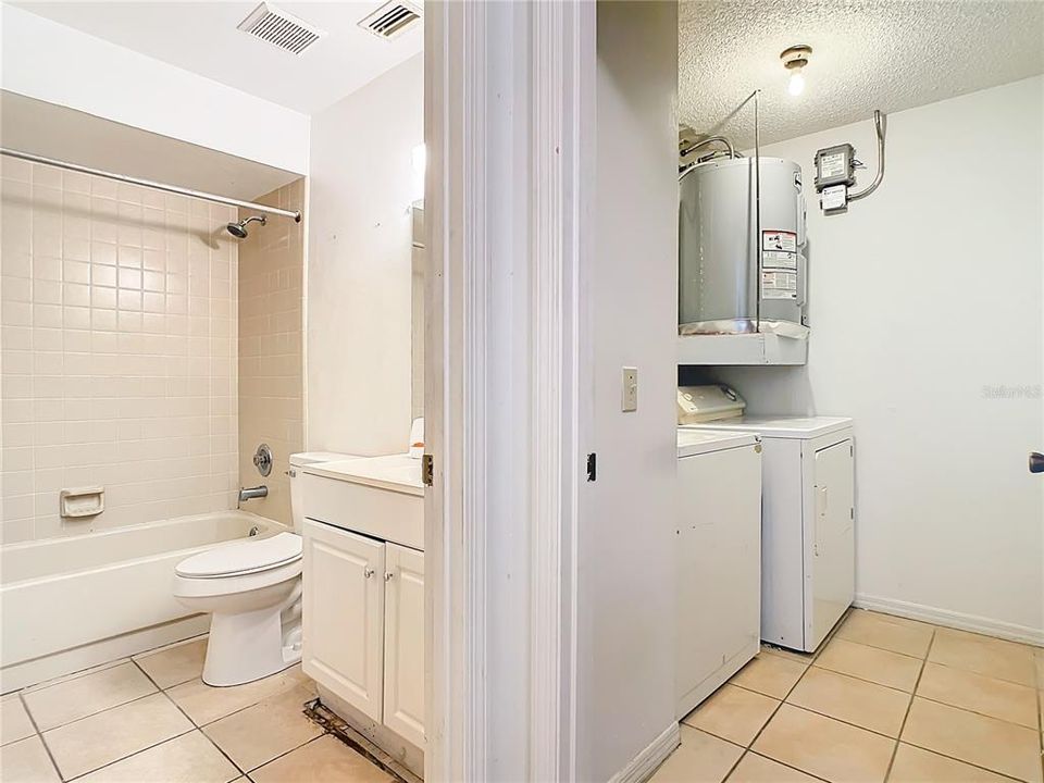 For Sale: $195,000 (2 beds, 2 baths, 1038 Square Feet)