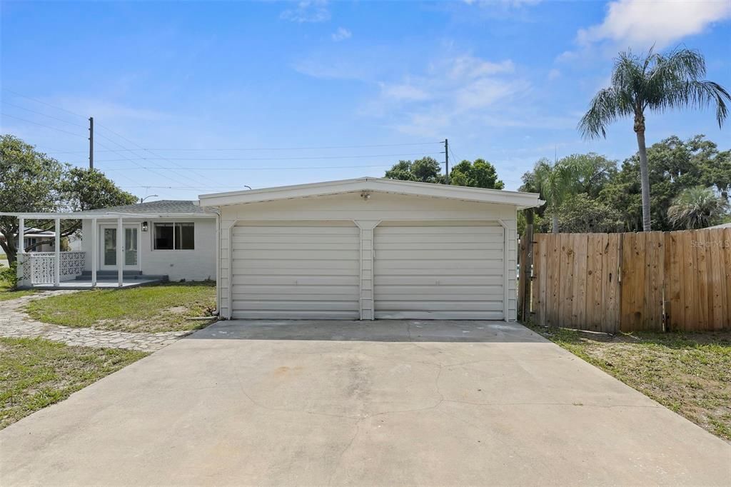 Active With Contract: $349,900 (4 beds, 2 baths, 2035 Square Feet)