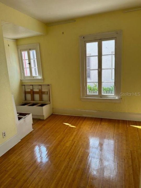 For Sale: $750,000 (1 beds, 1 baths, 1685 Square Feet)