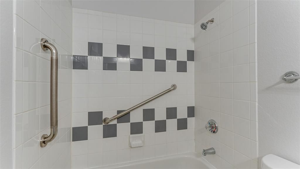 最近售出: $310,000 (3 贝兹, 2 浴室, 1282 平方英尺)