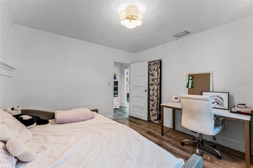 For Sale: $425,000 (3 beds, 1 baths, 1295 Square Feet)
