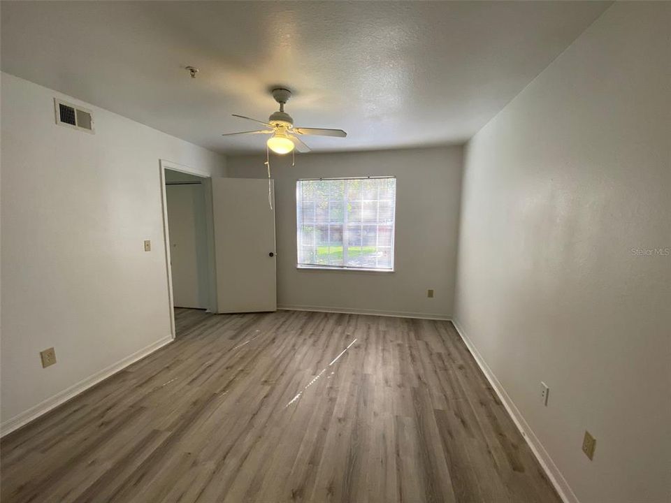 For Rent: $1,450 (1 beds, 1 baths, 842 Square Feet)