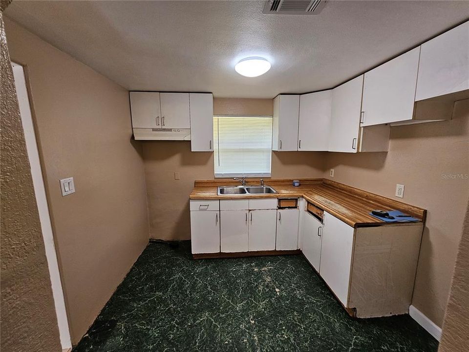 For Sale: $199,000 (3 beds, 1 baths, 784 Square Feet)