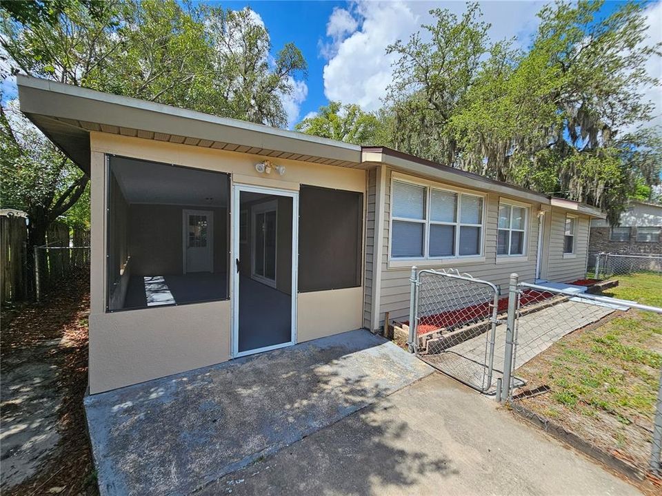 For Sale: $199,000 (3 beds, 1 baths, 784 Square Feet)