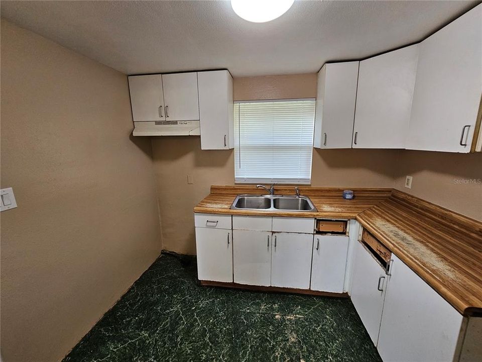 For Sale: $199,000 (3 beds, 1 baths, 784 Square Feet)