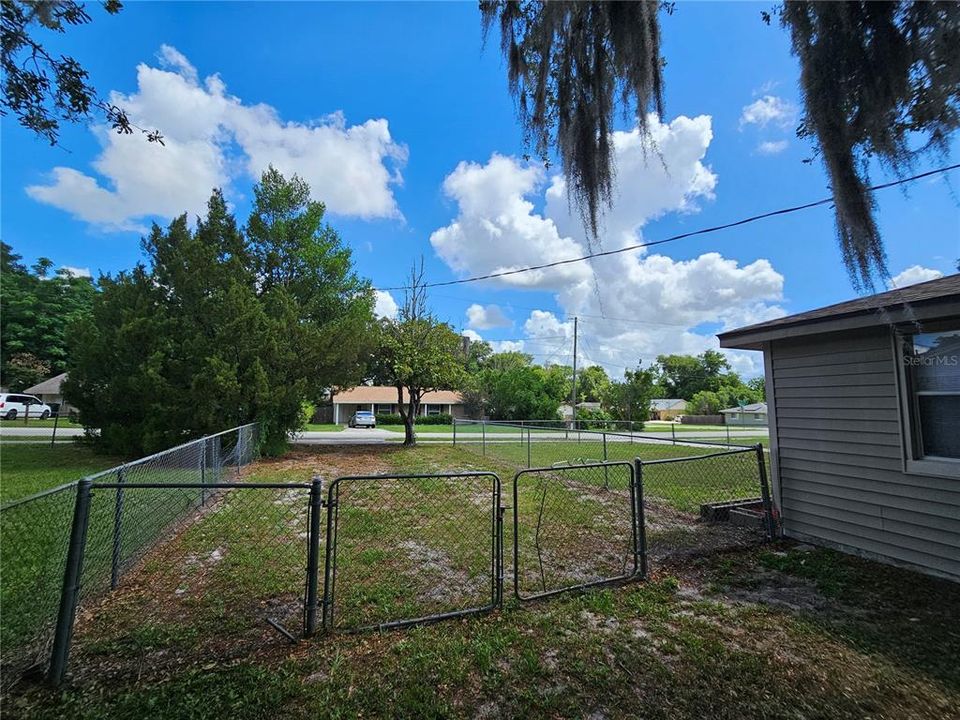 For Sale: $199,000 (3 beds, 1 baths, 784 Square Feet)