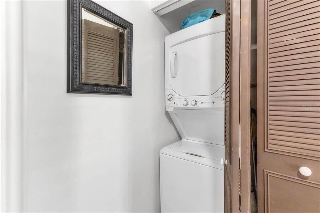 For Sale: $299,000 (2 beds, 2 baths, 1164 Square Feet)