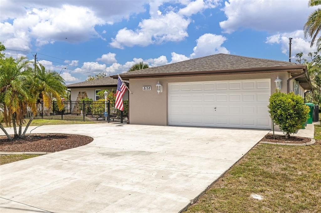 Oversized Garage 470' sq ft