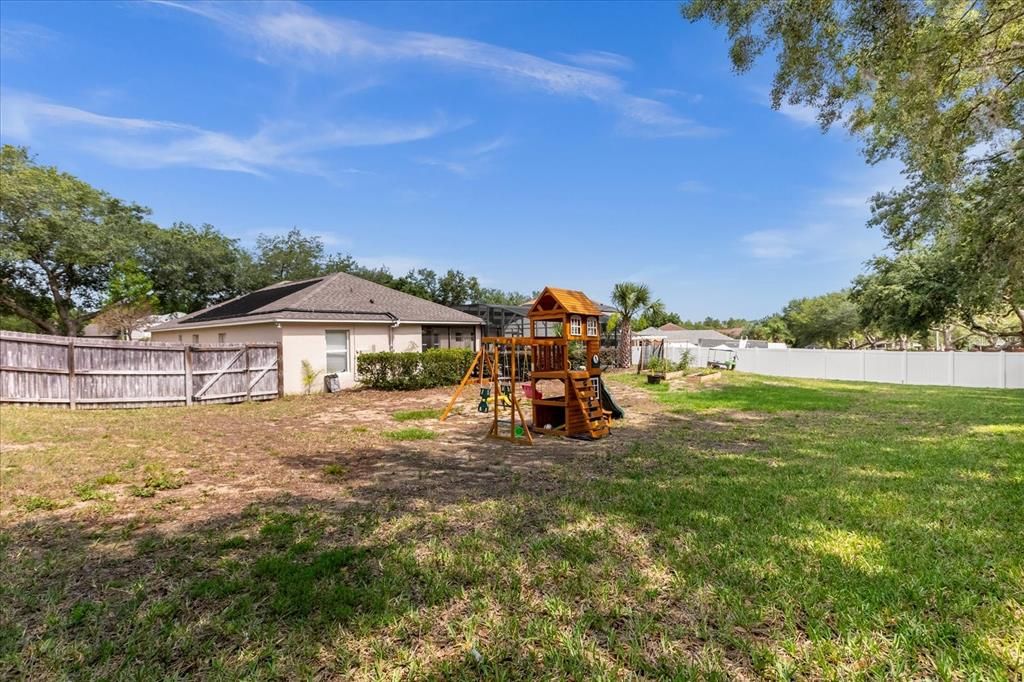 Active With Contract: $499,900 (4 beds, 2 baths, 2217 Square Feet)