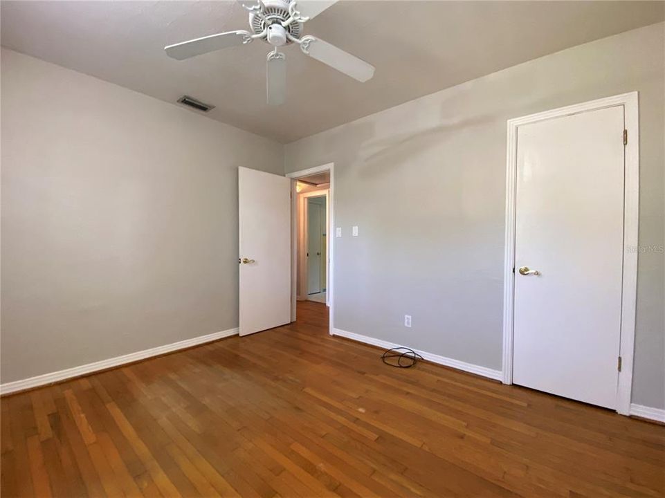 Active With Contract: $1,949 (2 beds, 1 baths, 894 Square Feet)