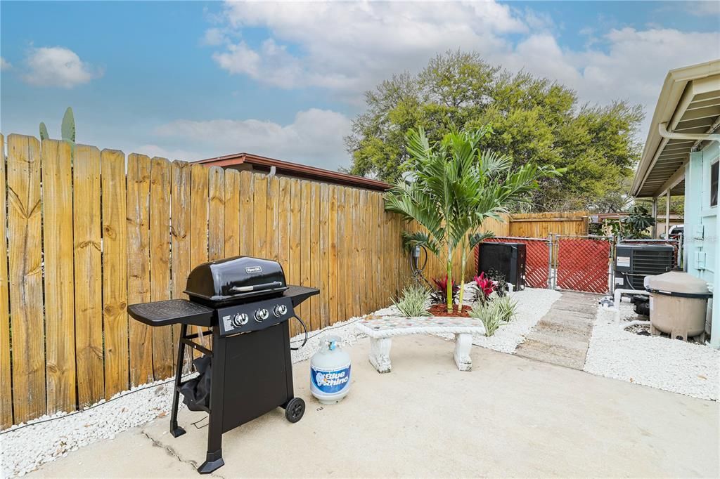 For Sale: $419,000 (2 beds, 1 baths, 936 Square Feet)