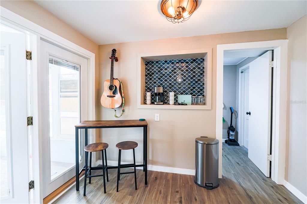 For Sale: $419,000 (2 beds, 1 baths, 936 Square Feet)