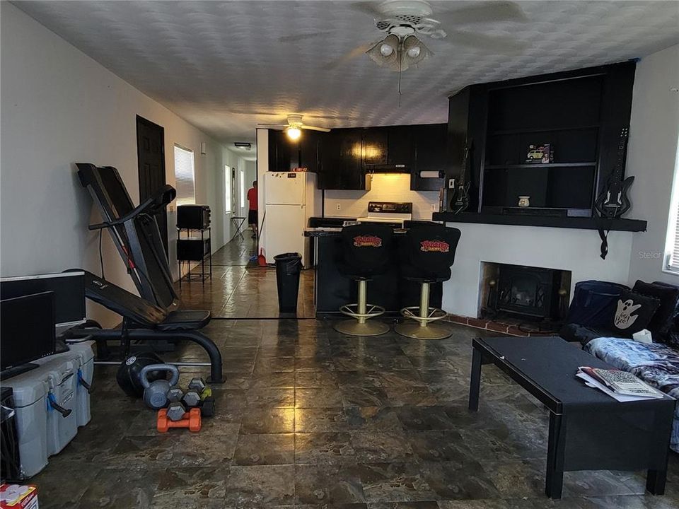 For Sale: $229,900 (3 beds, 1 baths, 1056 Square Feet)